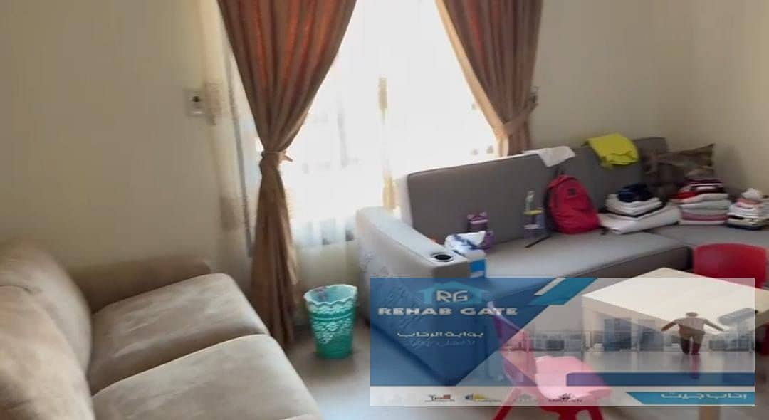 12 7766f642-77d8-464d-b2fc-f106b50cad8e. jpg