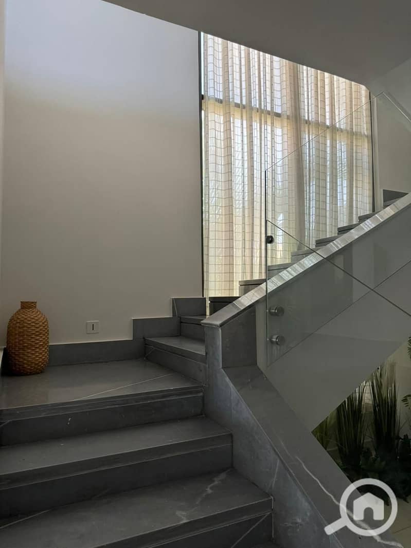 2 2dd994e8-0511-4491-bb06-0c007c00341a. jpg