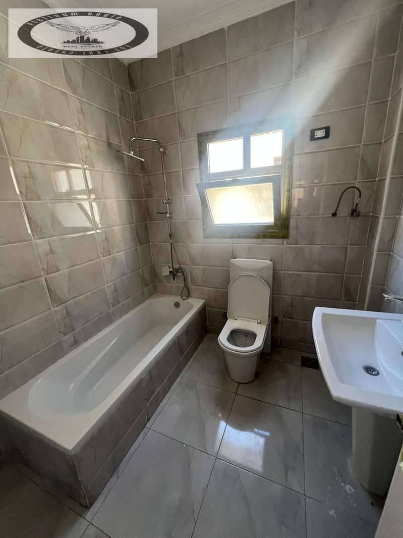 12 f4a262d8-2384-44ea-af01-65b02103ab69. jpg