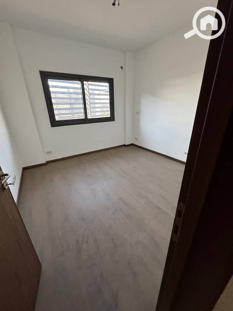 7 dfd3681c-38a2-440b-9ef1-ac6fff2e0470. jpg