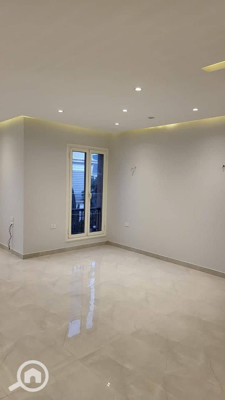 4 02757ade-a92a-44d1-817c-06d3234740d5. jpeg