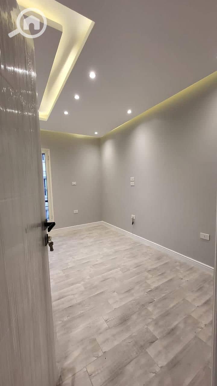 8 f688c594-acce-456f-987e-27ed97a22ee9. jpeg