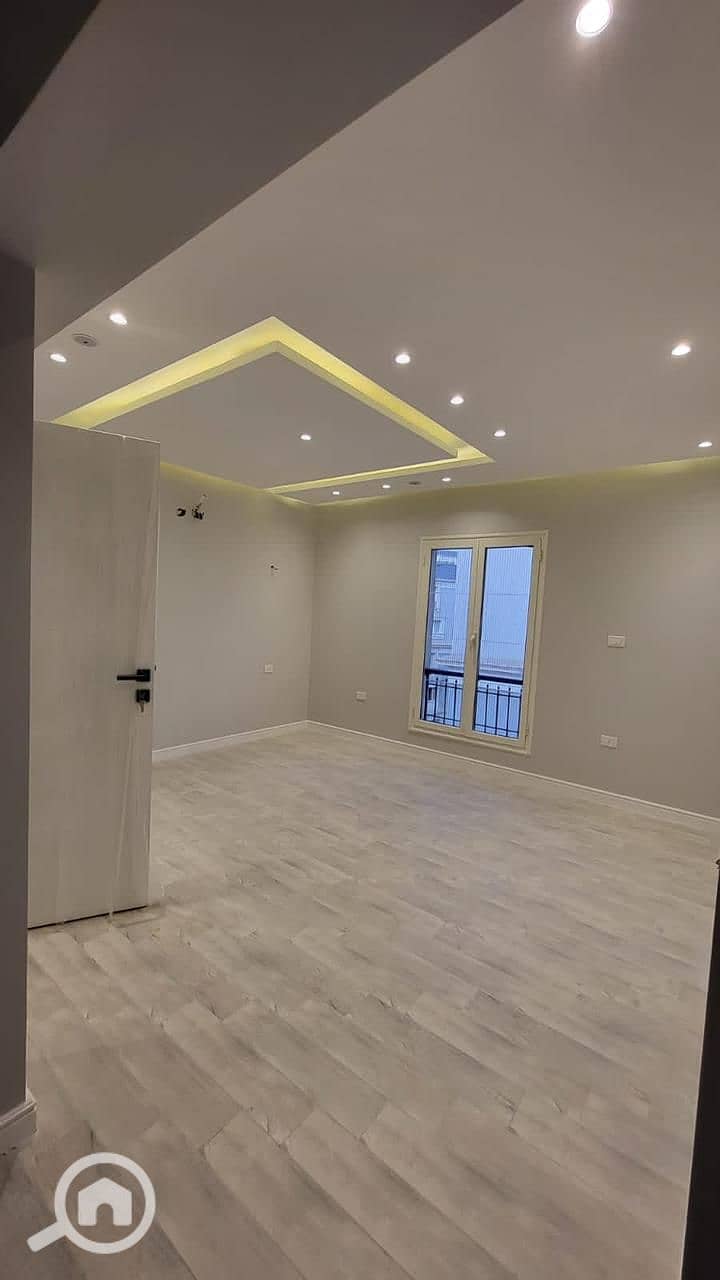 9 09b2c63c-70e0-45ab-9c43-7c1acbcec26e. jpeg