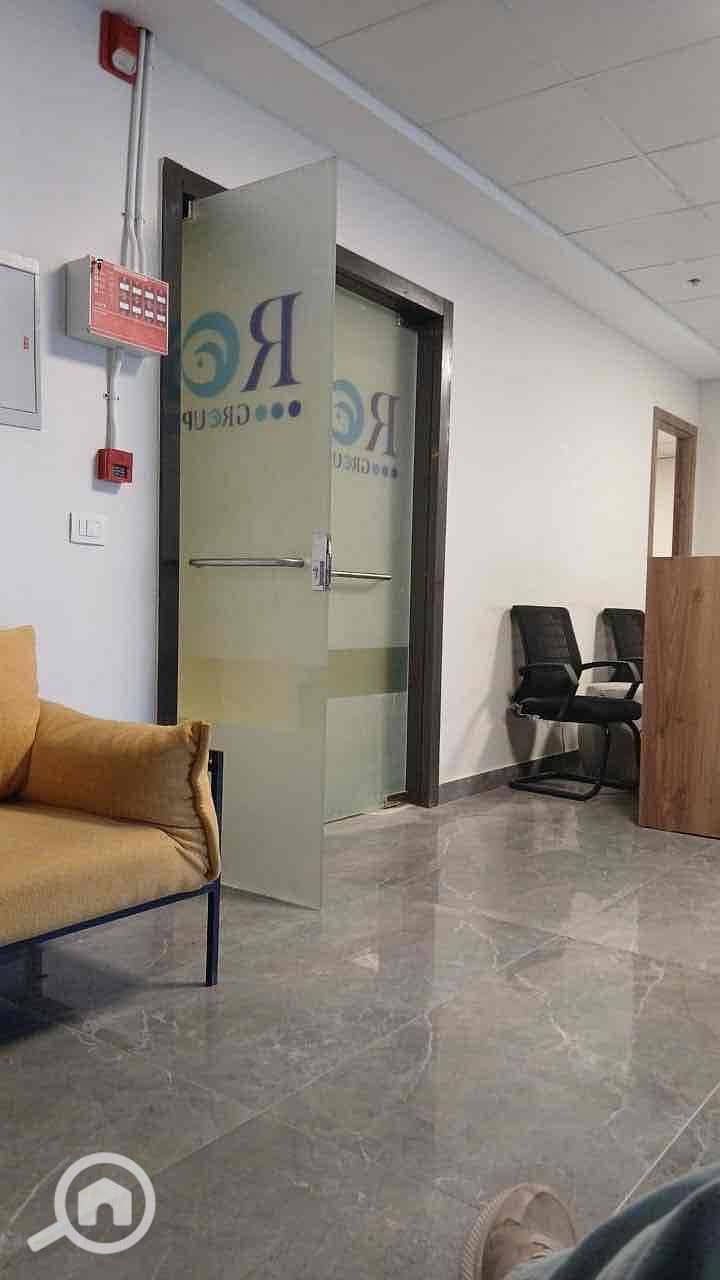 4 a9f8f8be-53e1-46b1-b80a-aef6a9f379bf. jpg