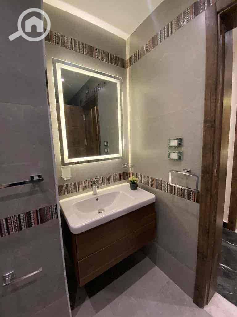 21 e8ec749b-a5a2-4225-8071-42c328fa7571. jpg