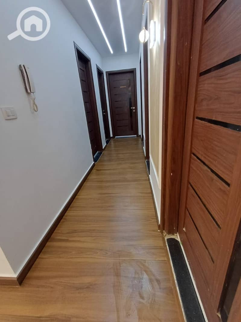 8 7fa3810d-6a5f-49bb-9655-c35b48427282. jpg