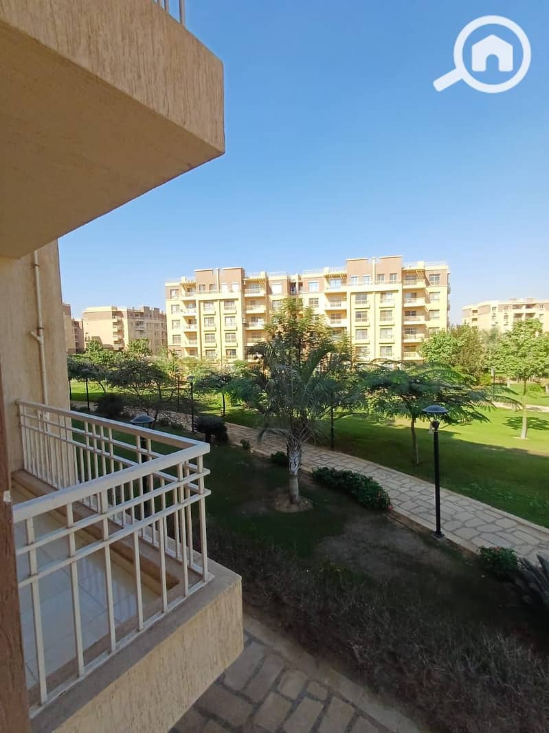 10 abc9edad-5242-4c07-b248-ce3381253daa. jpg