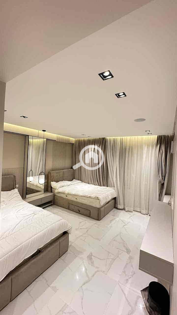 14 e4ee1013-9972-4caa-8e37-1b761a0d2939. jpg