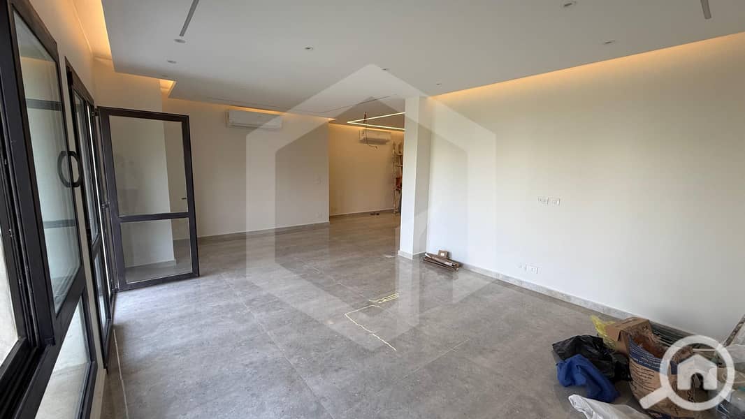 2 Courtyrad Sodic 2. jpg