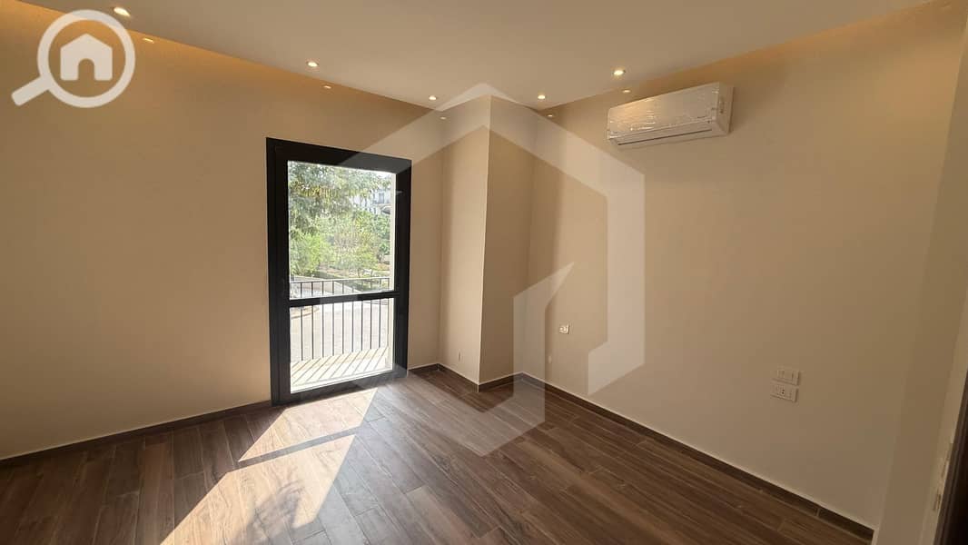 5 Courtyrad Sodic 5. jpg