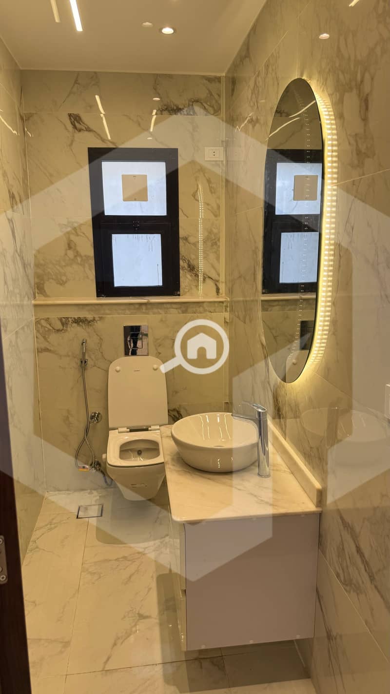 12 Courtyrad Sodic 12. jpg