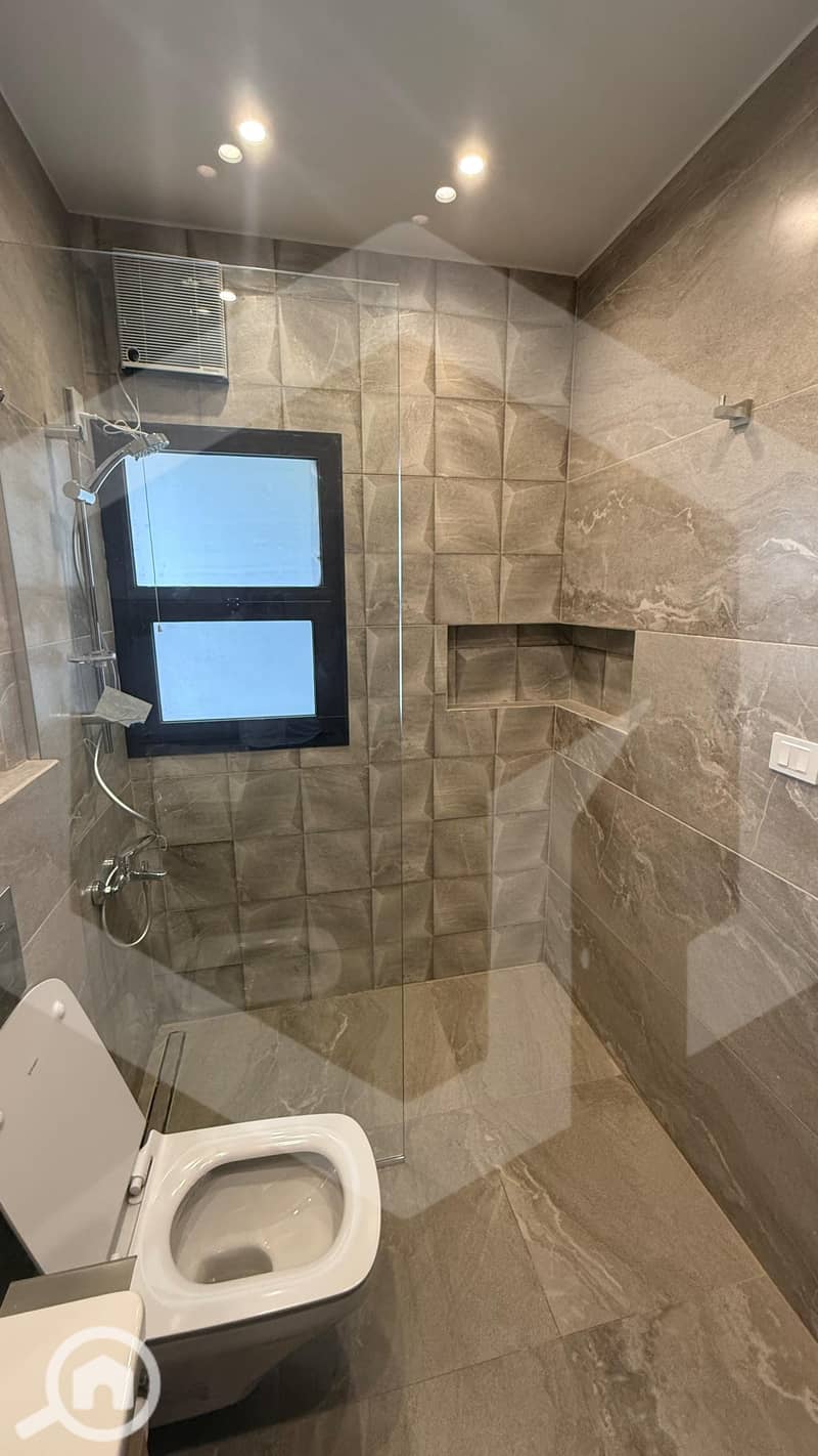 14 Courtyrad Sodic 14. jpg