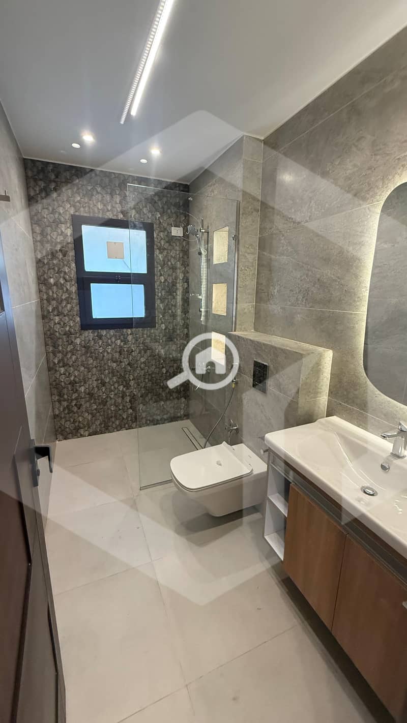 15 Courtyrad Sodic 15. jpg