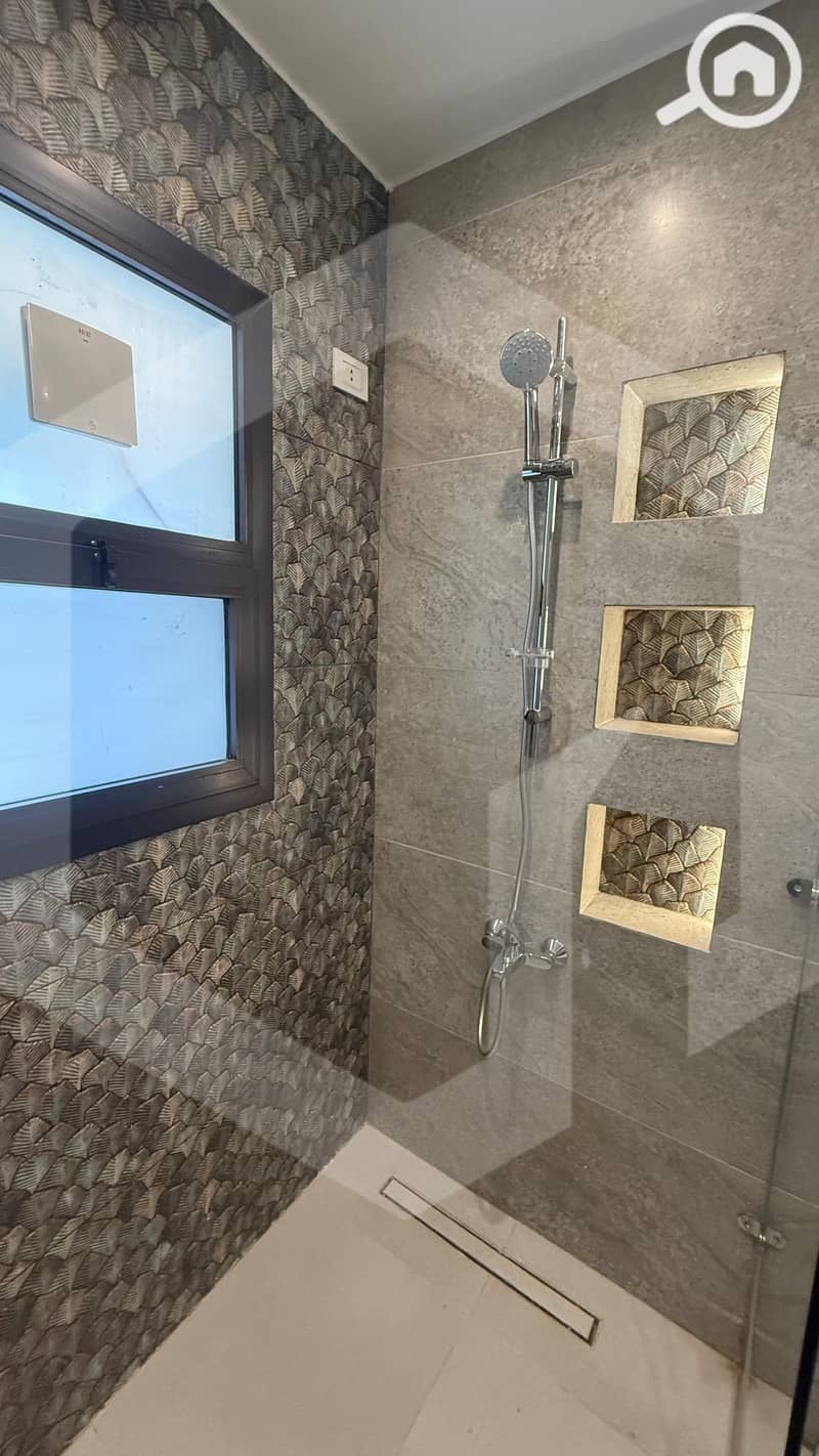 18 Courtyrad Sodic 18. jpg