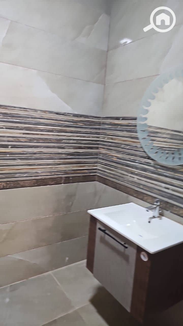 8 e810f56e-66c3-41e7-9105-773386696d36. jpeg