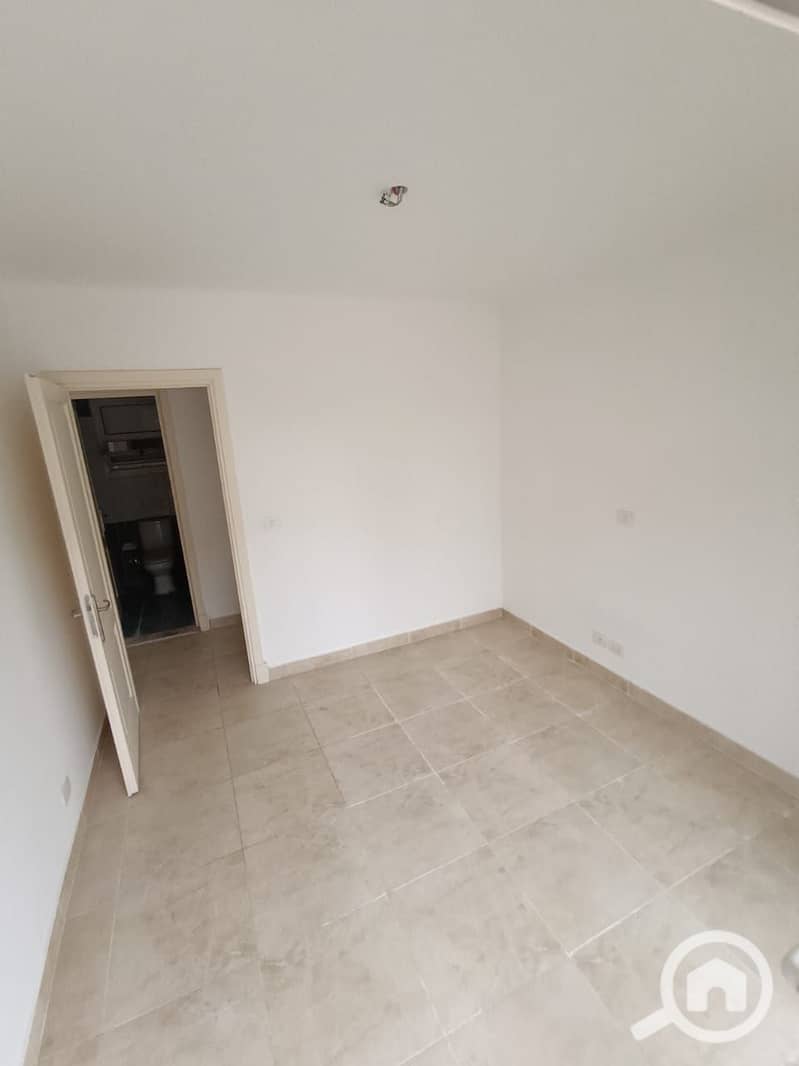 4 15f8bd45-9022-4dbb-b243-29a81a26bad9. jpg