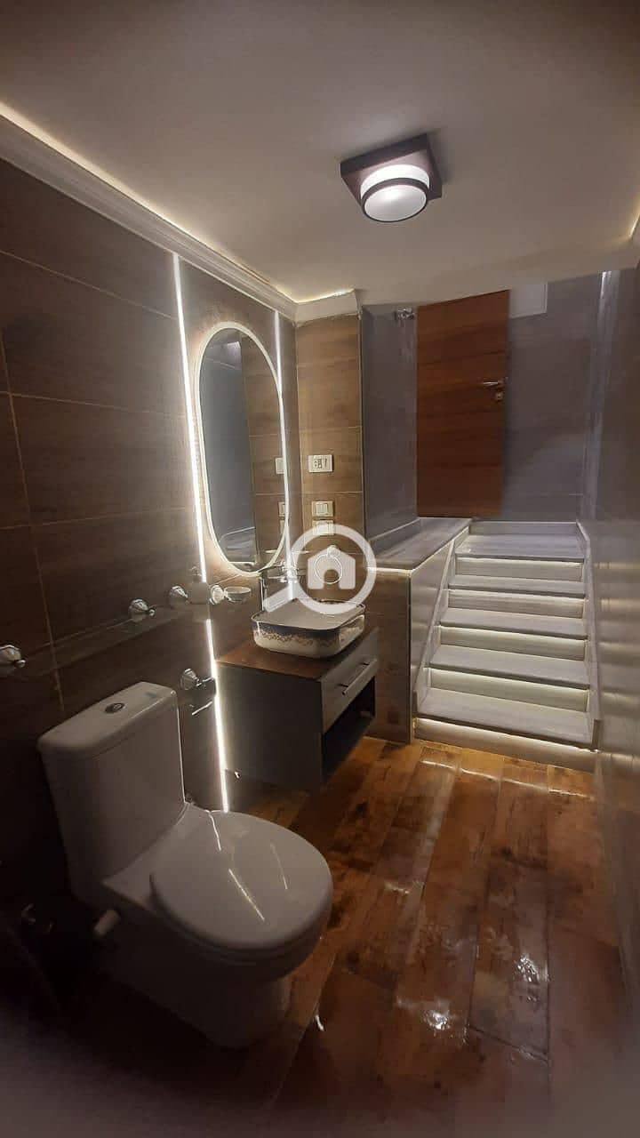 5 98b7c09f-7acd-4f13-80fe-0a231b9e88a8. jpeg