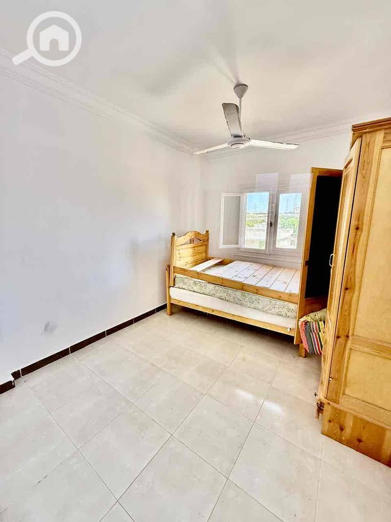 5 025525db-8d83-4853-8e61-1a15d14c6e67. jpg