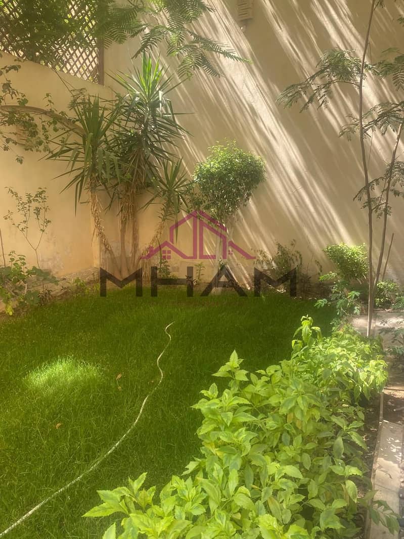 3 photo_5807698951849839737_y. jpg