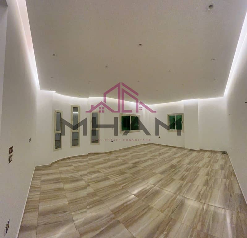 photo_5805481773767527638_y. jpg