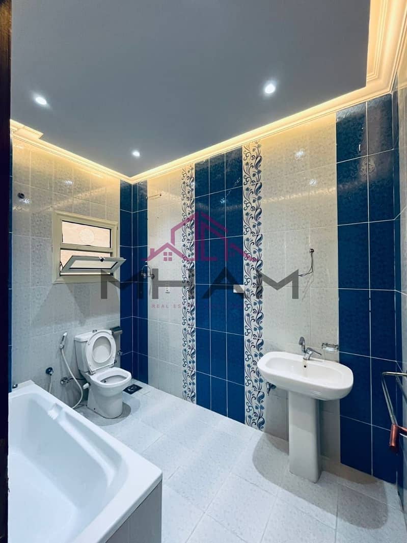 4 photo_5805481773767527633_y. jpg