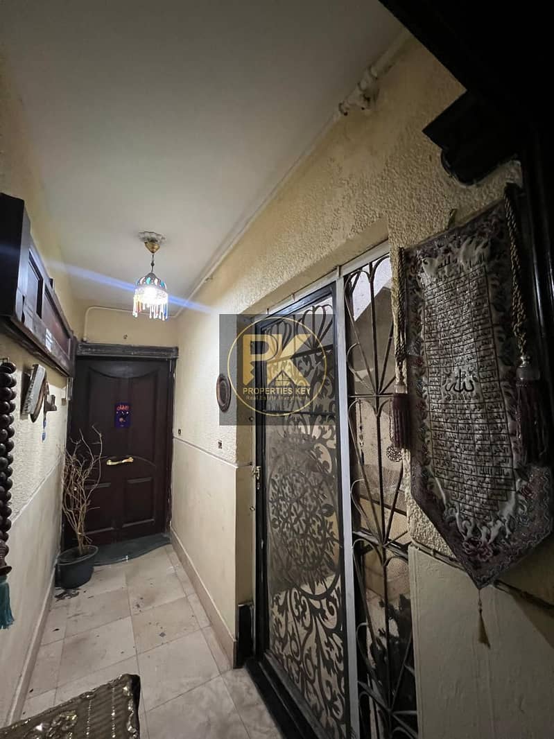 12 f35078fc-0110-47d1-a1e5-5e2f3a2dd46f. jpg