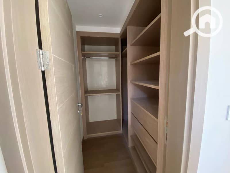 8 ce579db8-c669-4595-8936-6b764b3f191f. jpg