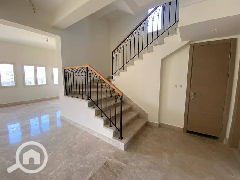 10 e0162d04-5ac4-4ef5-b798-54156dd818f0. jpg