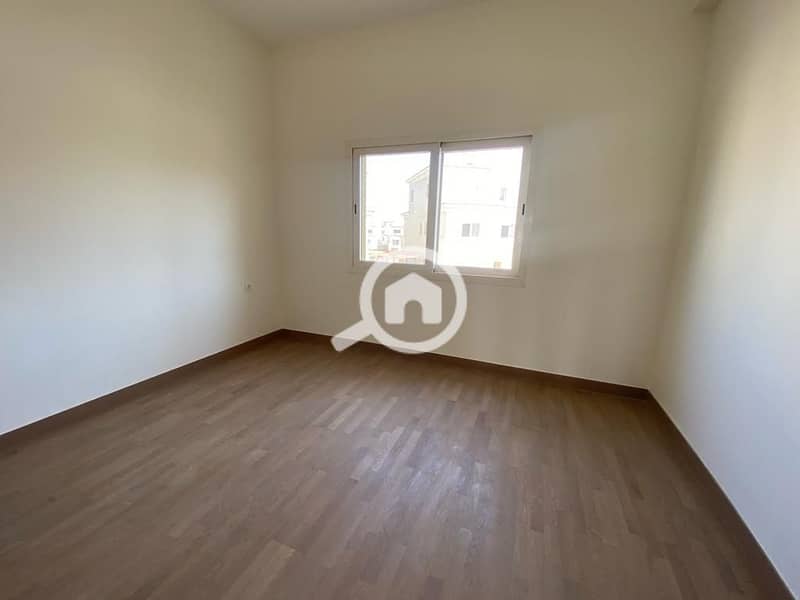 12 f0c6d5ce-2e66-4bf6-85bd-dfa0765b6d3b. jpg