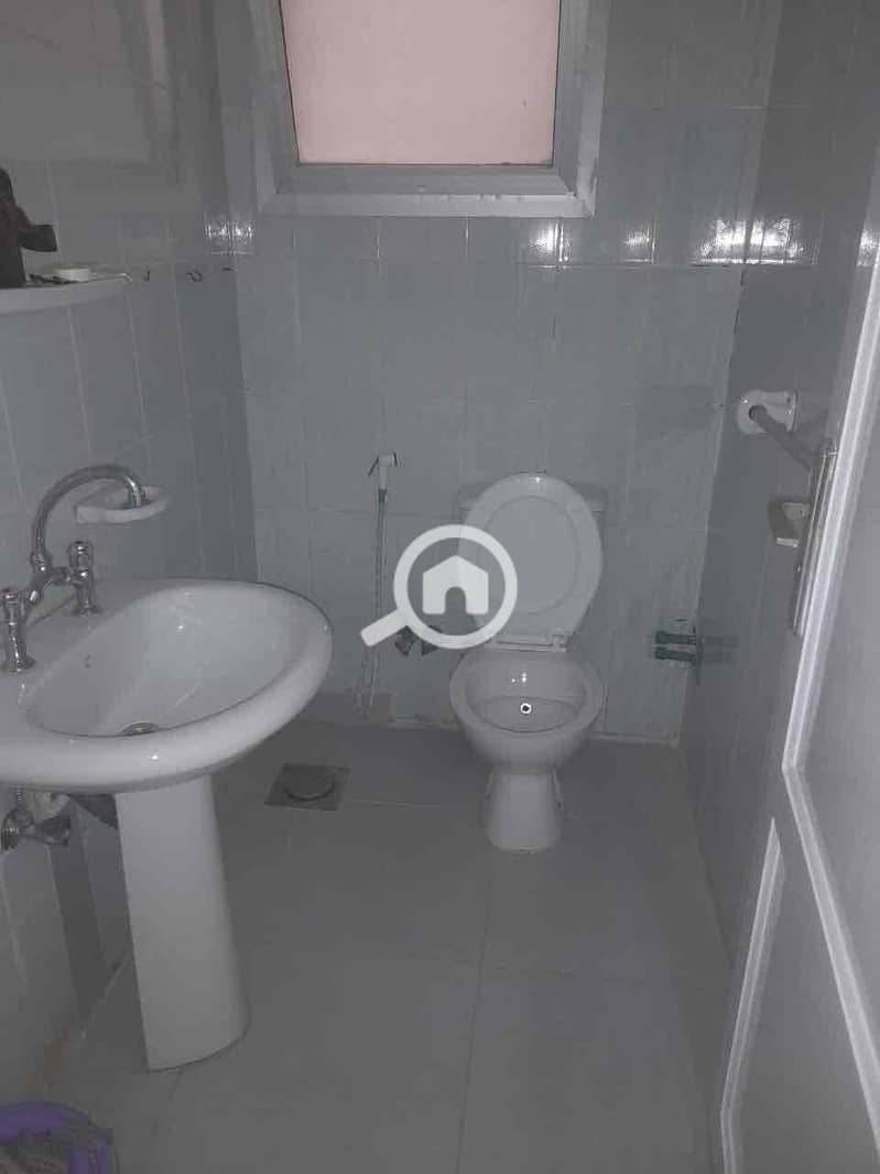 4 032da1dc-a74c-4c1d-83f6-dd466fadd4b1. jpg