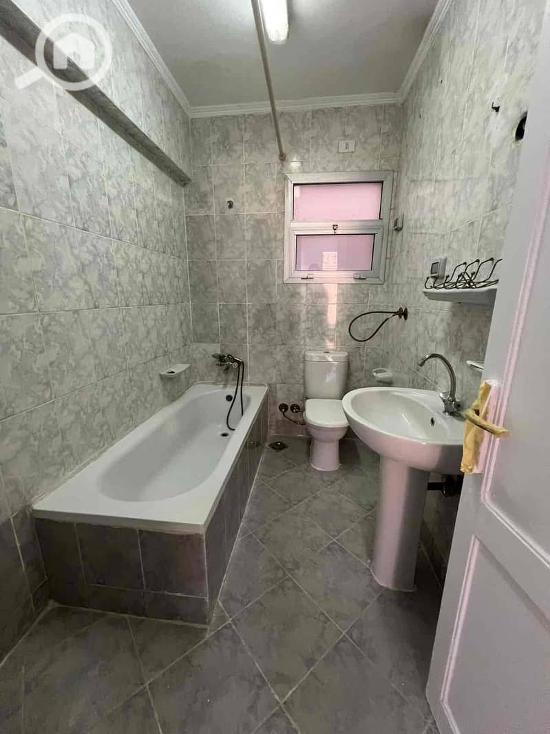 2 f576dcea-48ec-4687-ab26-40ae38a2424d. jpg