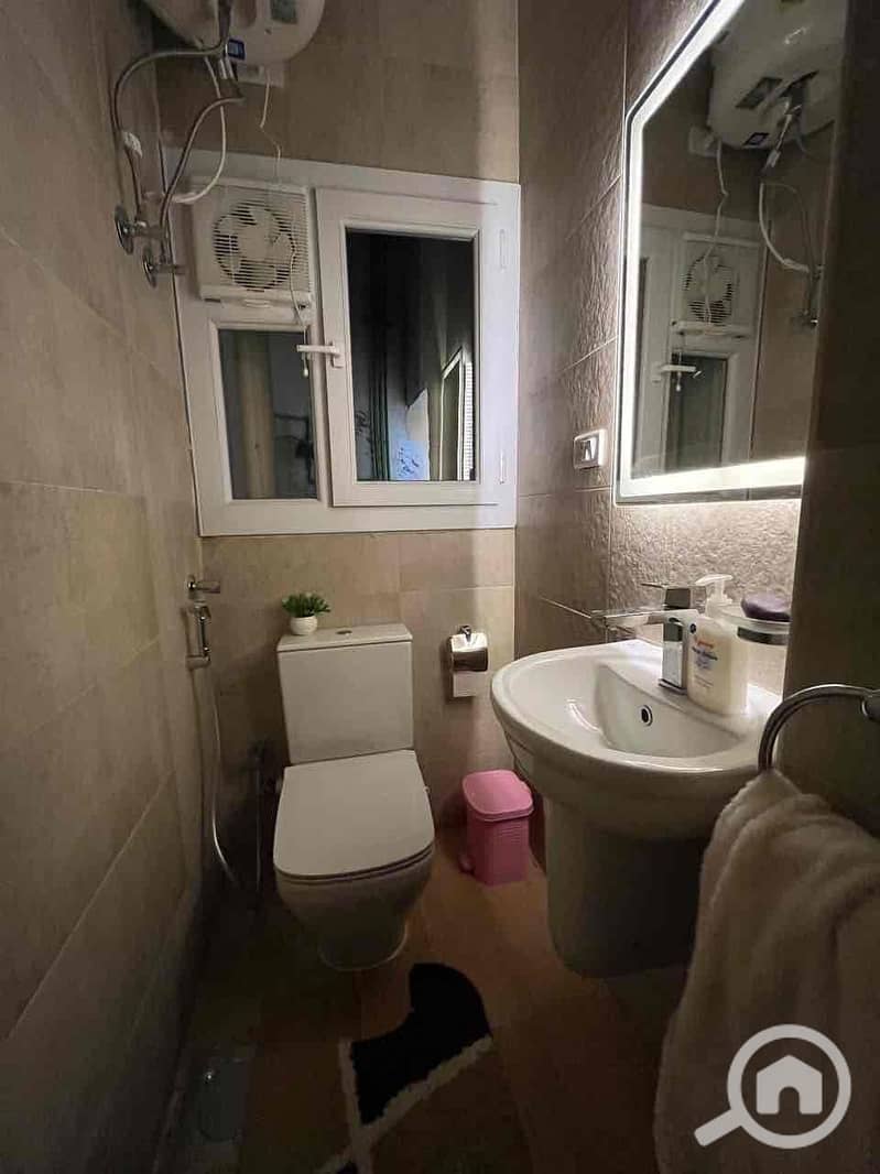 12 5e8a7c03-d605-4551-bdc5-380a4f516737. jpg