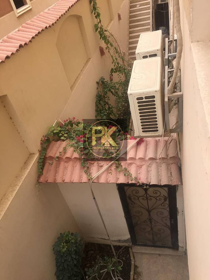 10 29e030e2-b004-48c0-a442-12755366b454. jpg