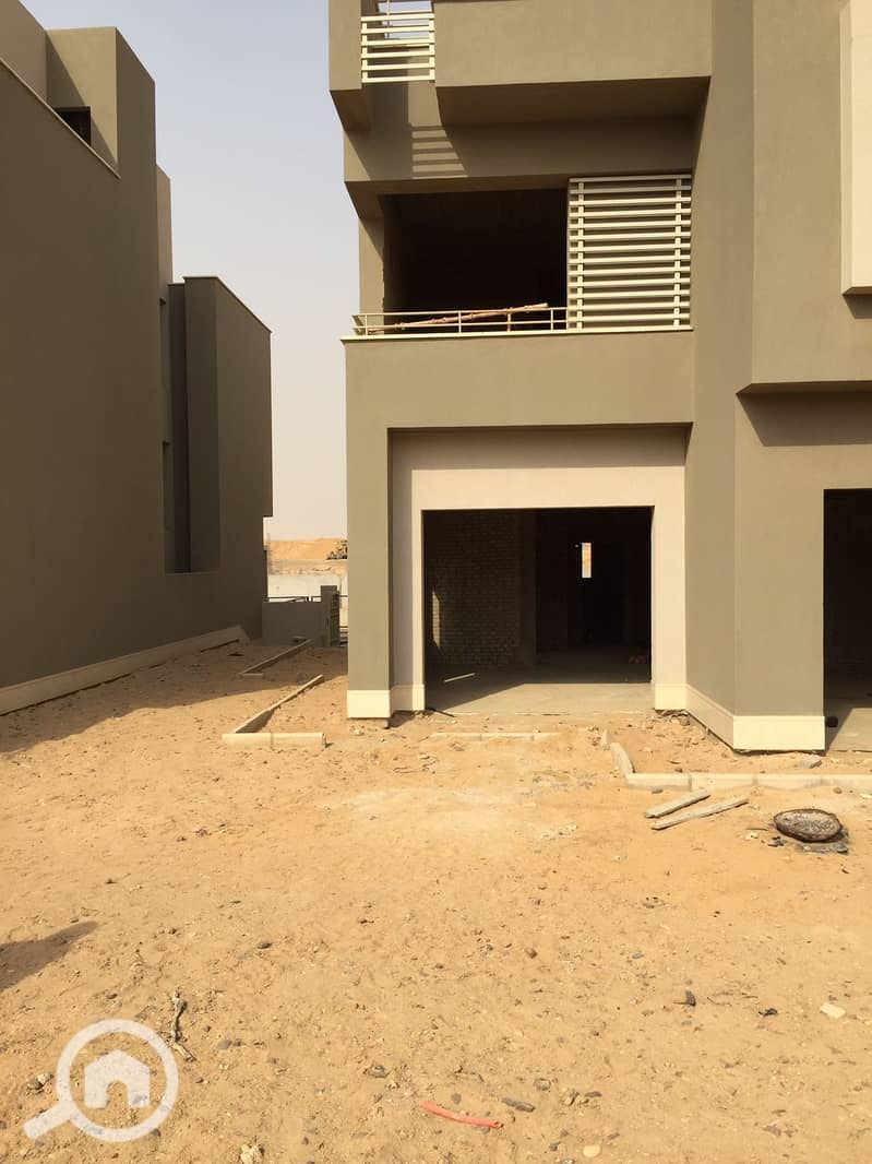 12 210e82d6-1955-4a20-8100-f779f798e2c2. jpg