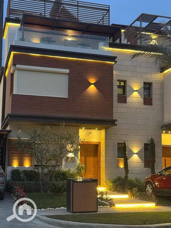 8 514367765_712340264736995_2673845272904225363_n. jpg