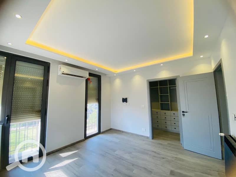 4 604164f4-7ecf-43ef-a942-b86f2bc5cf79. jpeg