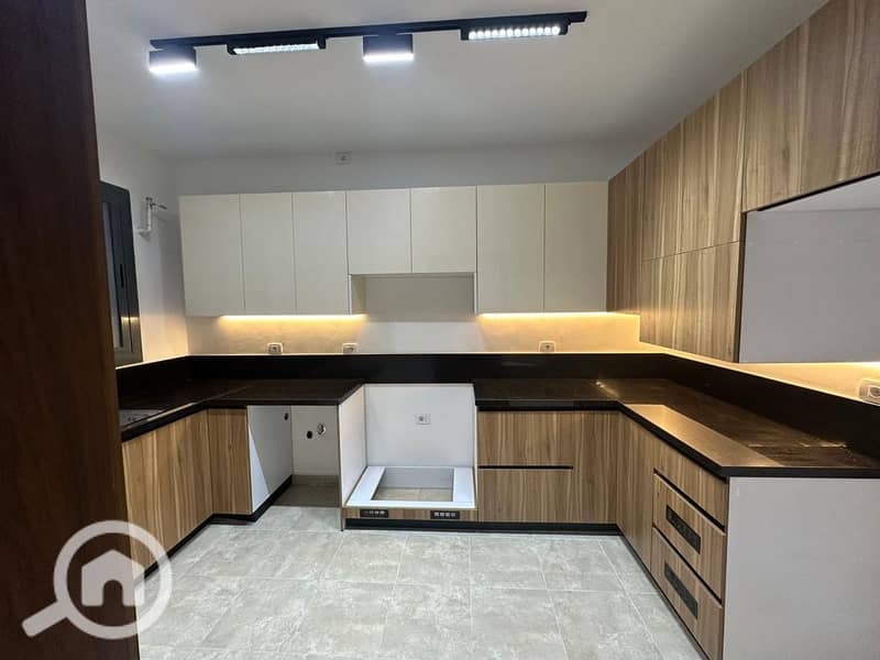 23 eebf05d0-ce89-489b-b3e2-684b54d31647. jpeg