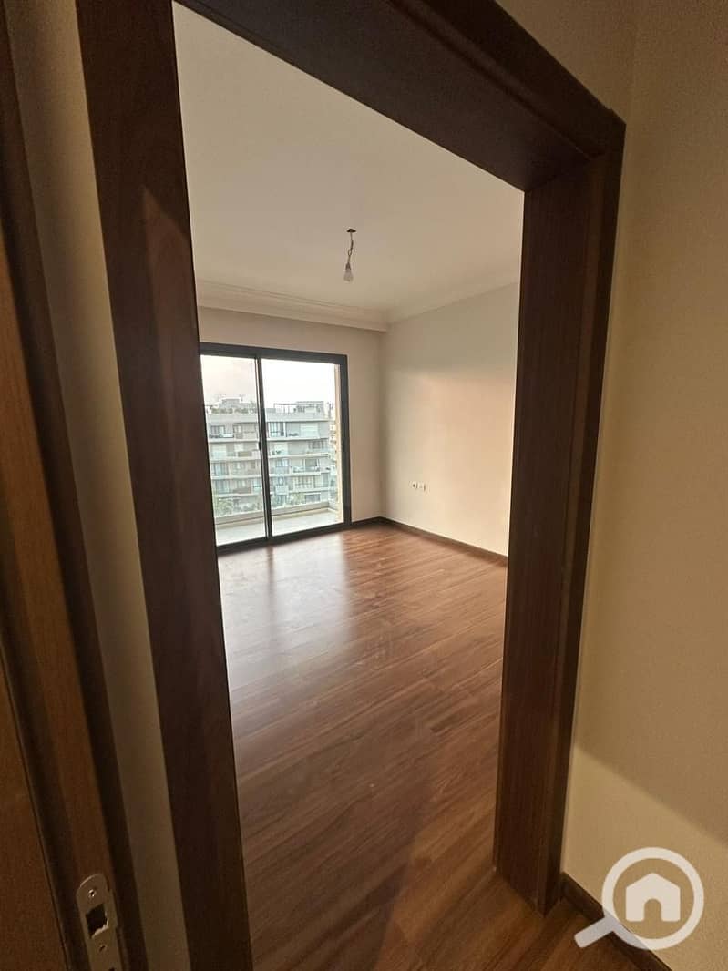 24 6fc9408a-bb86-4f19-b8c9-944cac671516. jpeg