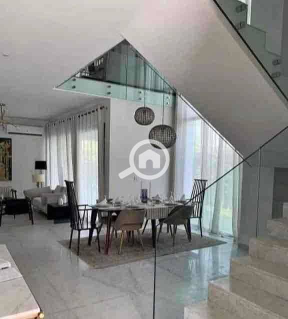 8 872e7cff-3363-4537-b325-ddb0b3640f44. jpg