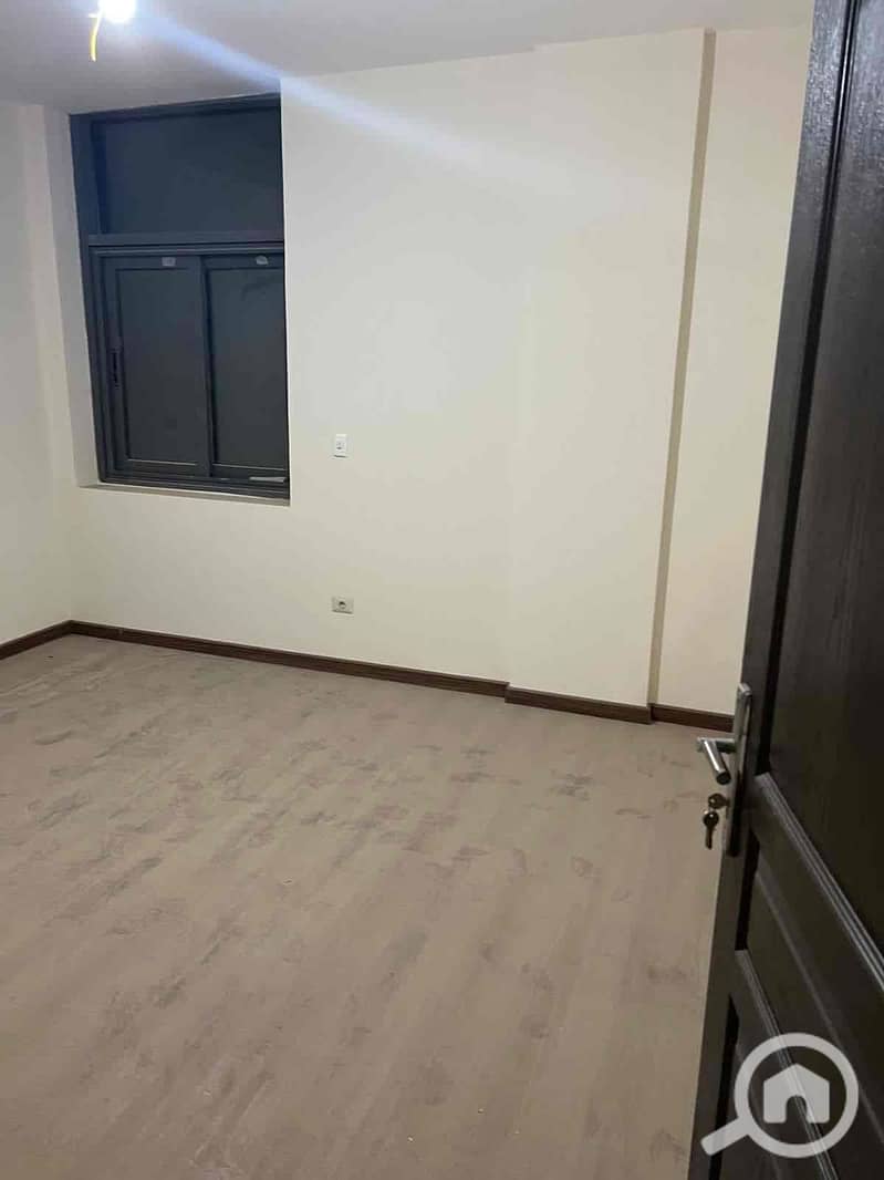 8 f18a0a17-83cd-414f-a8dc-8df115364ecb. jpg