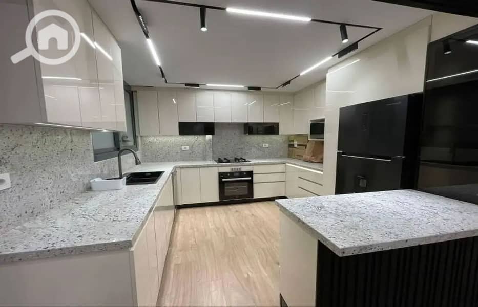 2 8183076-7169co_1400x900. jpg