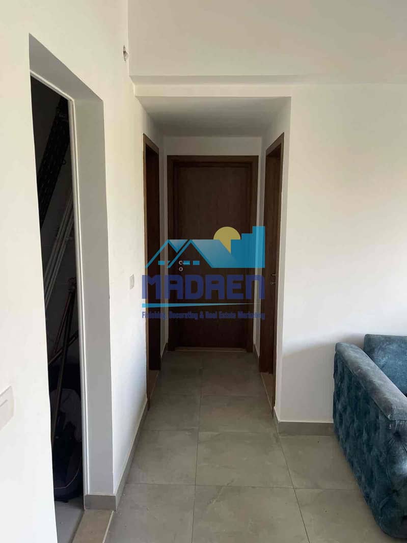 4 f2af74b8-3446-43ab-89b9-a7f55360e298. jpg