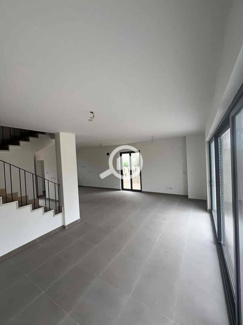 2 0d9f2a25-000f-4209-b102-3f5fb126bfbe. jpg