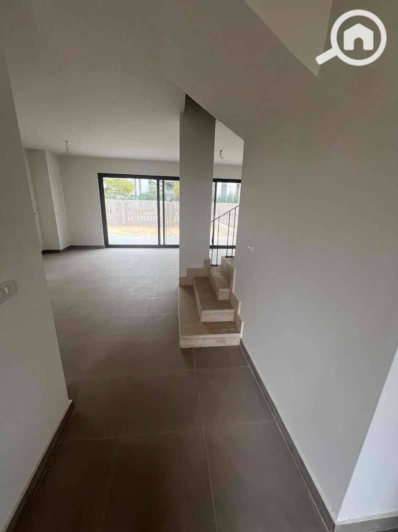 3 27781c2a-acfe-4b8b-8aff-f267c4131111. jpg