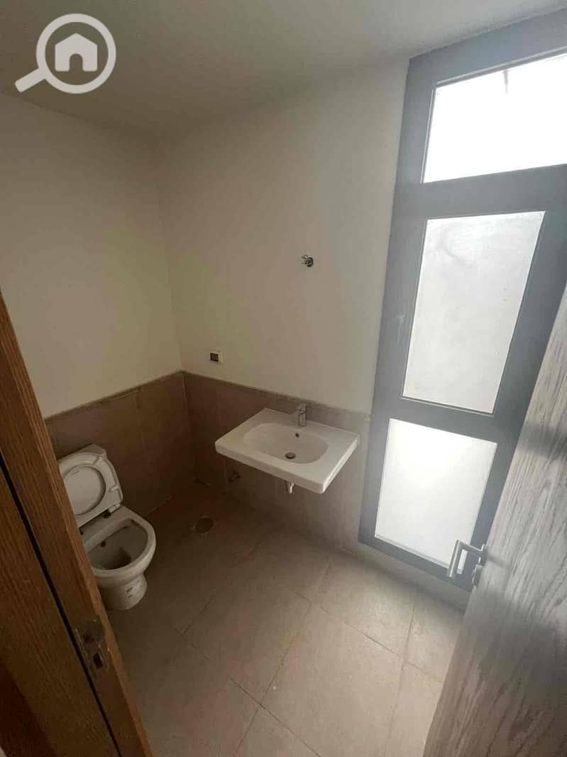 4 458f3ca3-6dd3-4f5f-a45f-c07585d16cd2. jpg