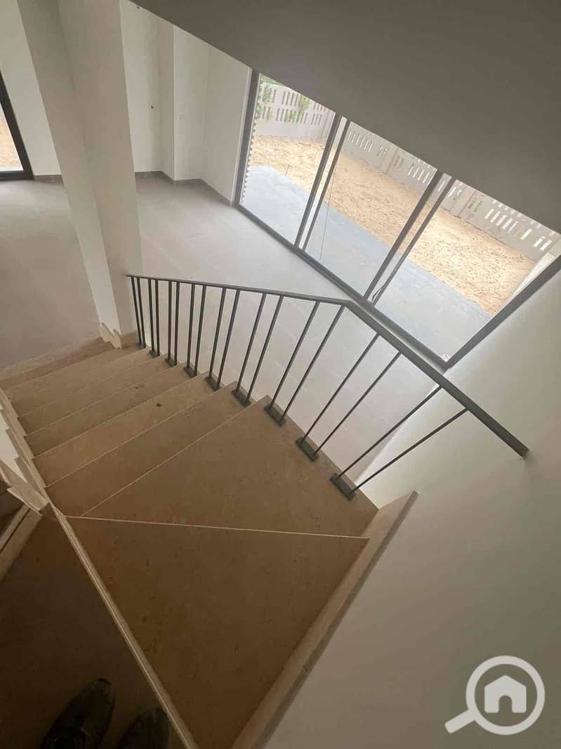 6 e7ed4de2-8429-4f74-8183-703eb8a7d6ff. jpg