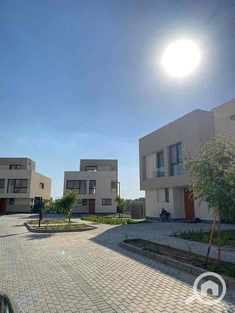 2 778f6856-fc36-4595-976a-3d8b7aecb1c7. jpg