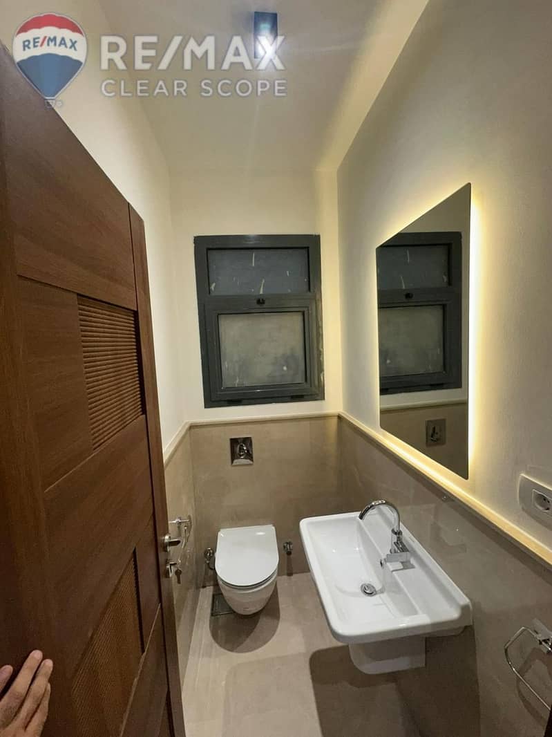 24 efe2114d-f2f4-4dc7-ae3e-9e1c35ada021. jpg