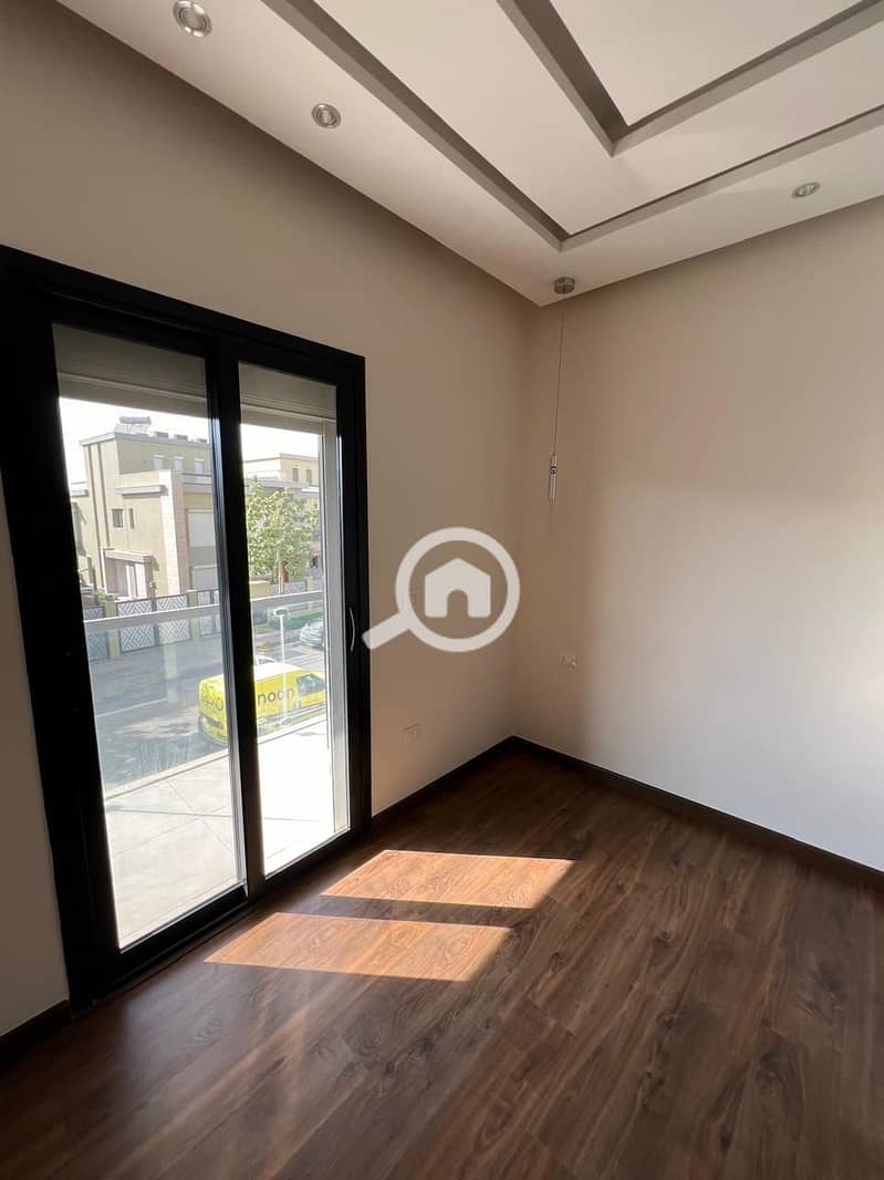 4 WhatsApp Image 2025-11-12 at 12.40. 58 PM. jpeg