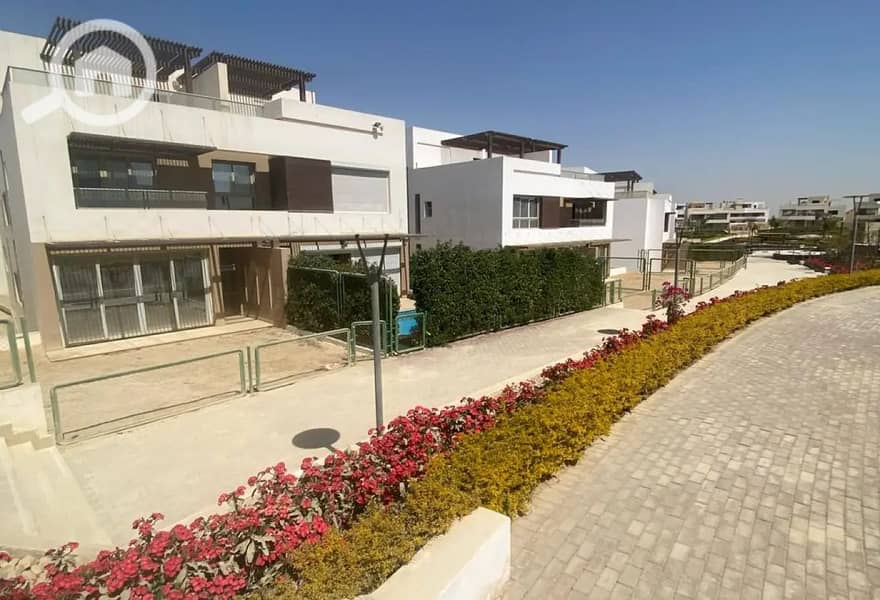 11 7233071-521cfo. . JPG